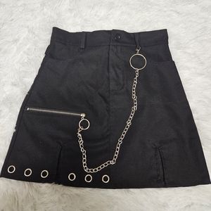 Black skirt with chain